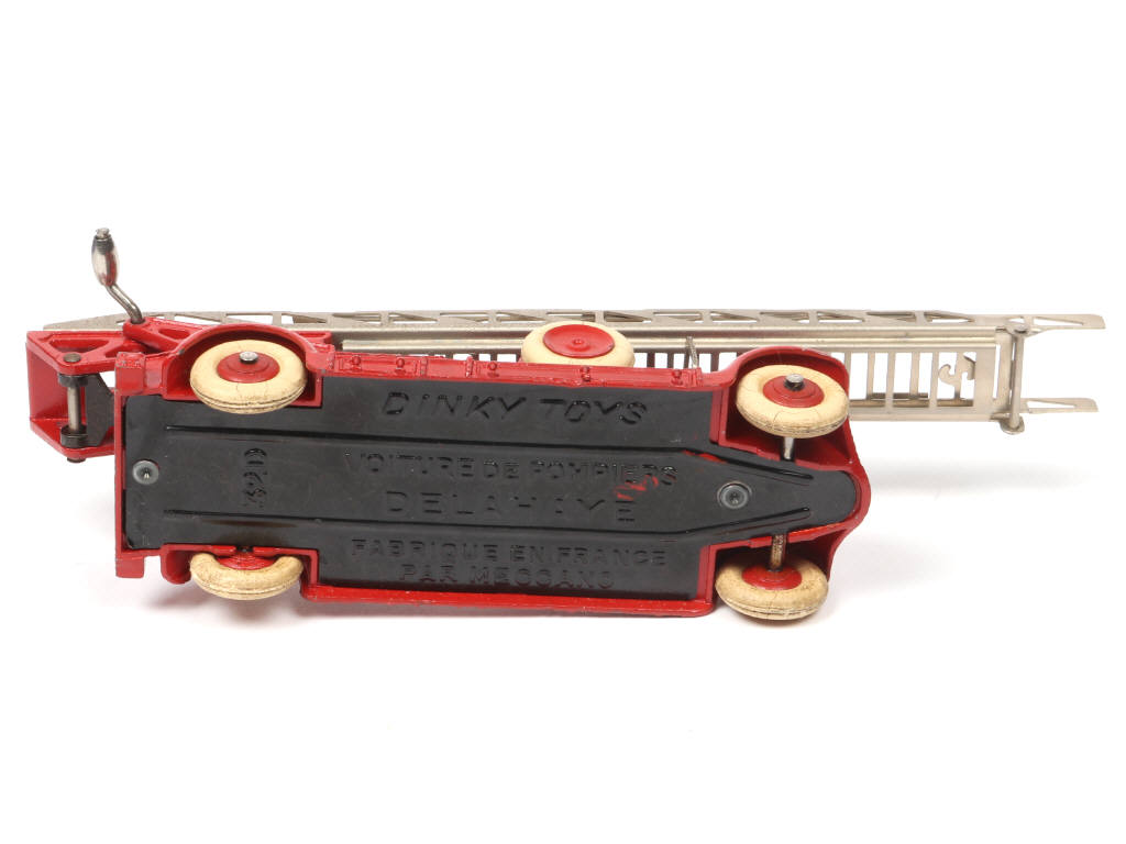 Lot 259 - DINKY TOYS (FRANCE) (1)