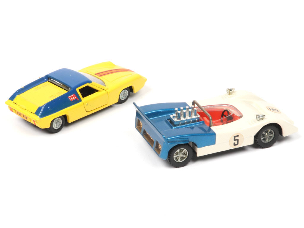 Lot 239 - DINKY TOYS (GB) (2)