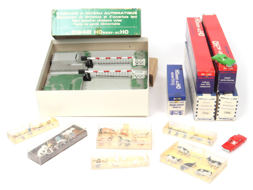 Lot 32 - HORNBY 'HO' (14)