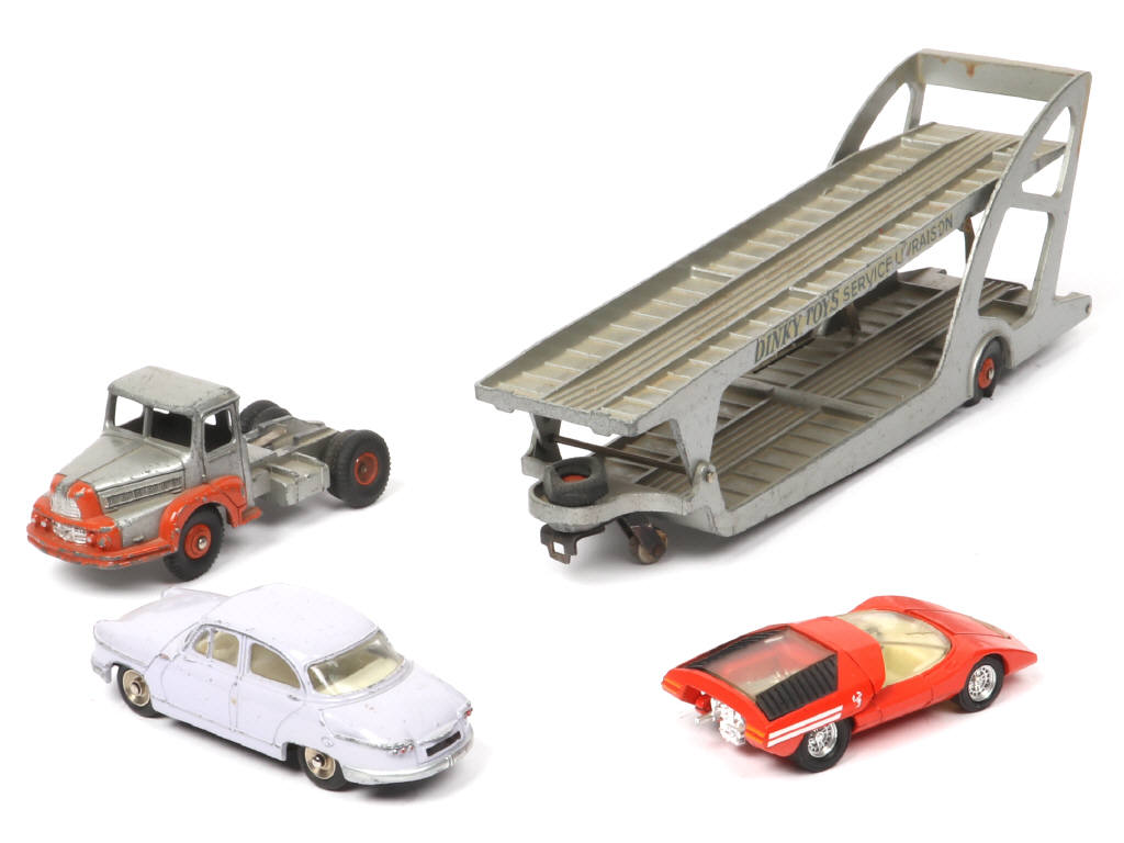 Lot 274 - DINKY TOYS (FRANCE) (3)