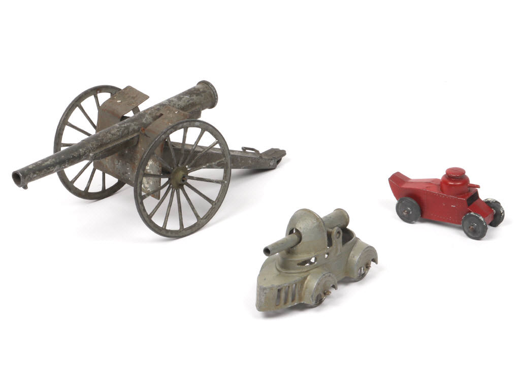 Lot 121 - DIVERS (3)