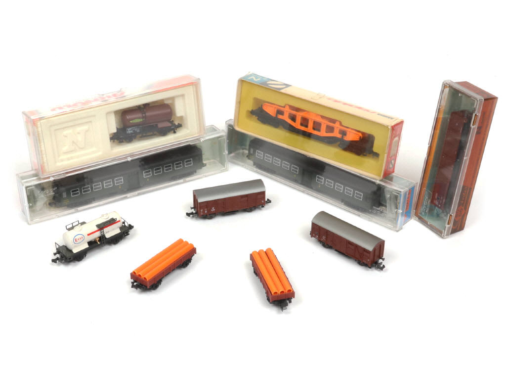Lot 72 - DIVERS 'N' (10)