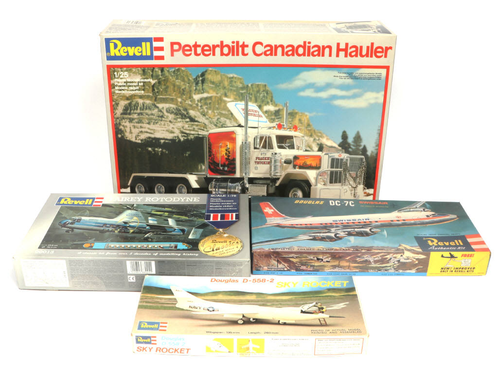 Lot 32 - REVELL (USA) (4)