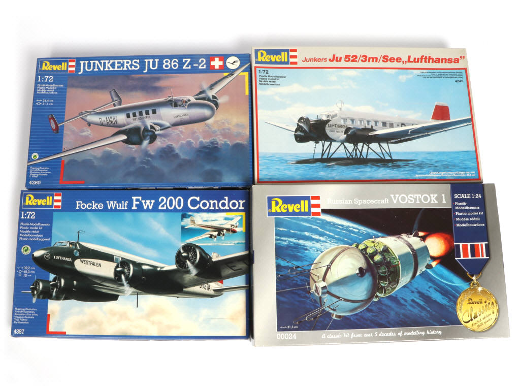 Lot 31 - REVELL (USA) (4)