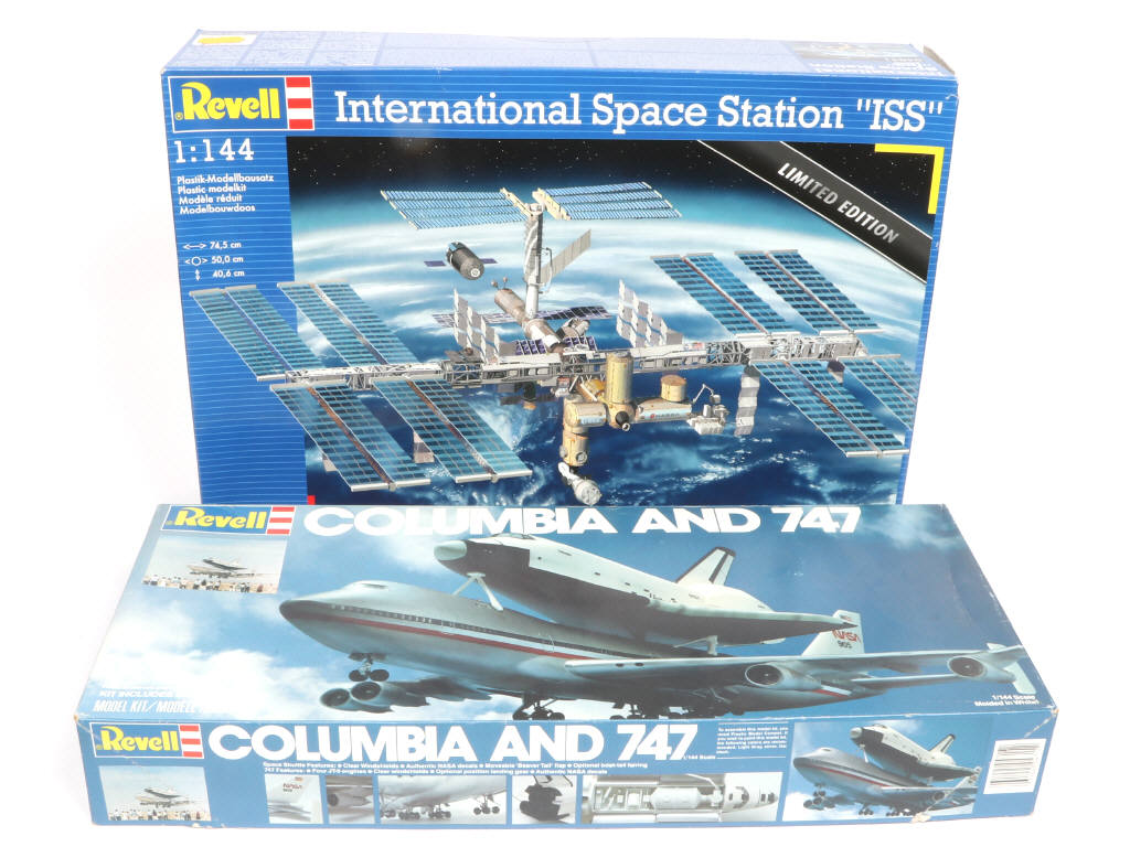 Lot 25 - REVELL (USA) (2)
