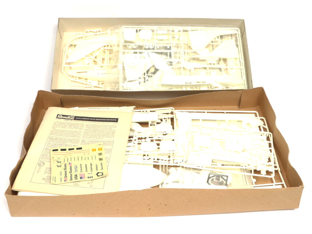Lot 22 - REVELL (USA) (2)