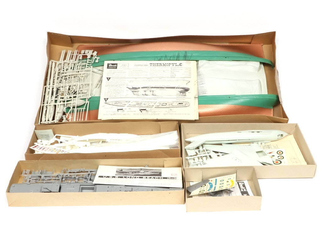 Lot 35 - REVELL (USA) (5)