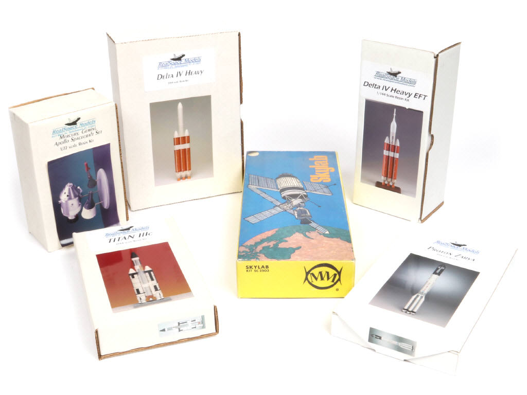 Lot 59 - DIVERS (6)