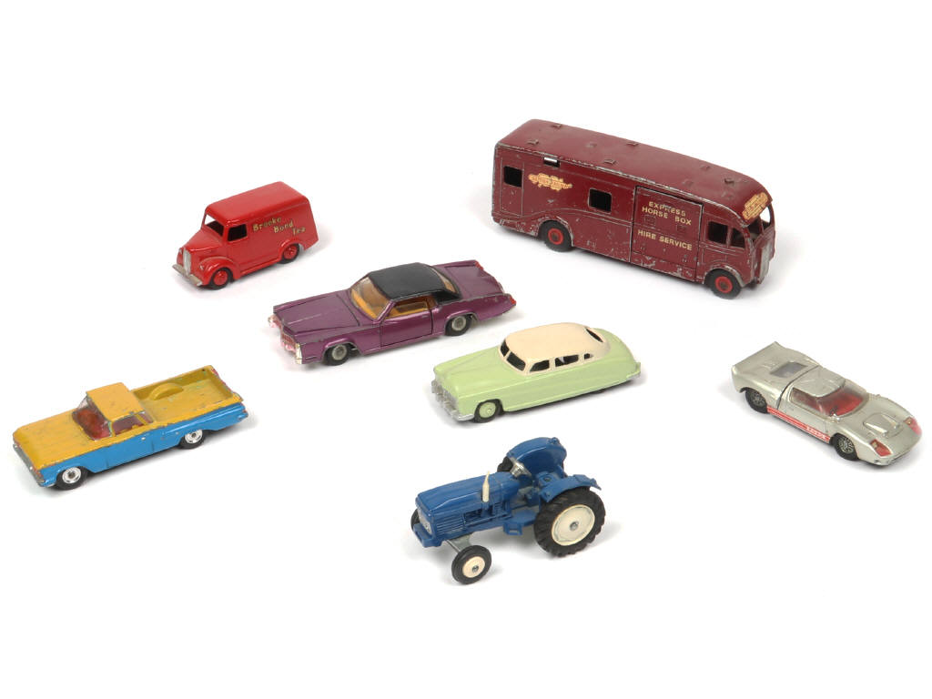 Lot 242 - DINKY TOYS (GB) (7)