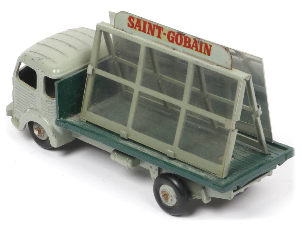 Lot 253 - DIVERS (10)