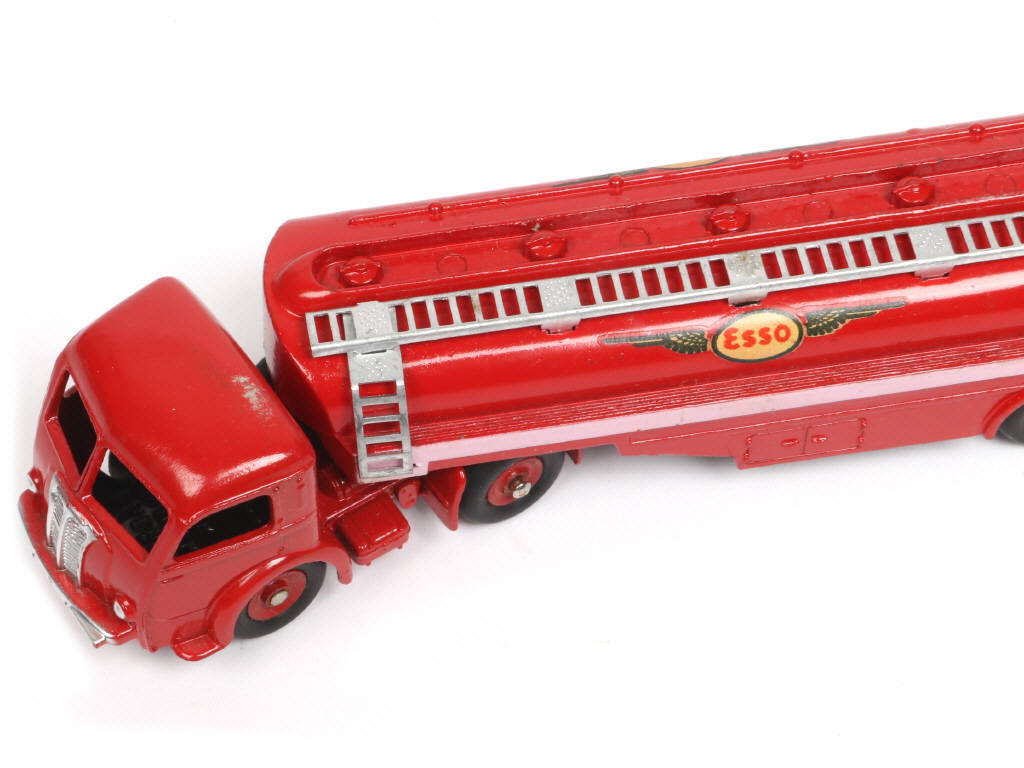 Lot 282 - DINKY TOYS (FRANCE) (1)