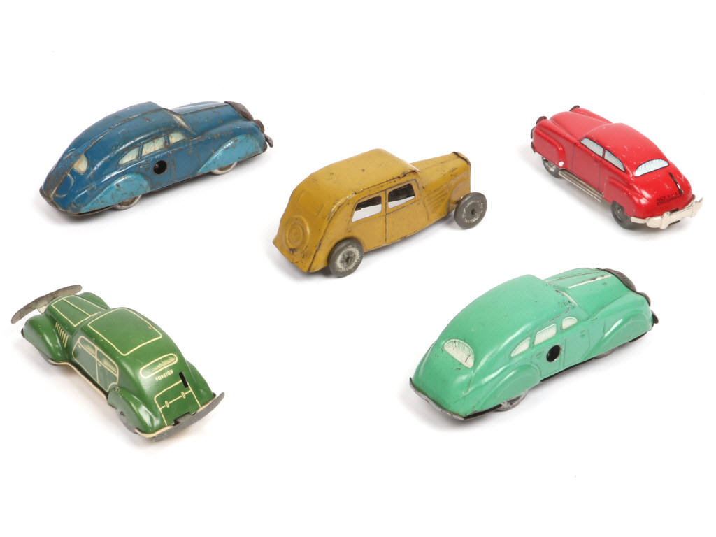 Lot 182 - DIVERS (5)