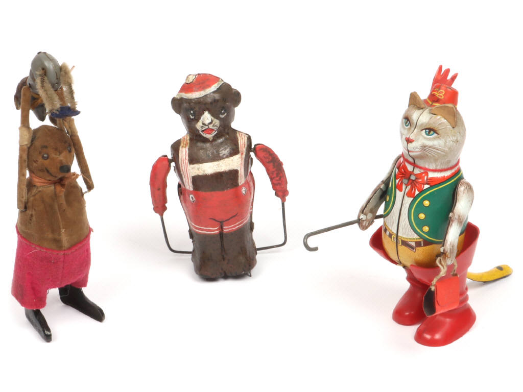 Lot 170 - DIVERS (3)