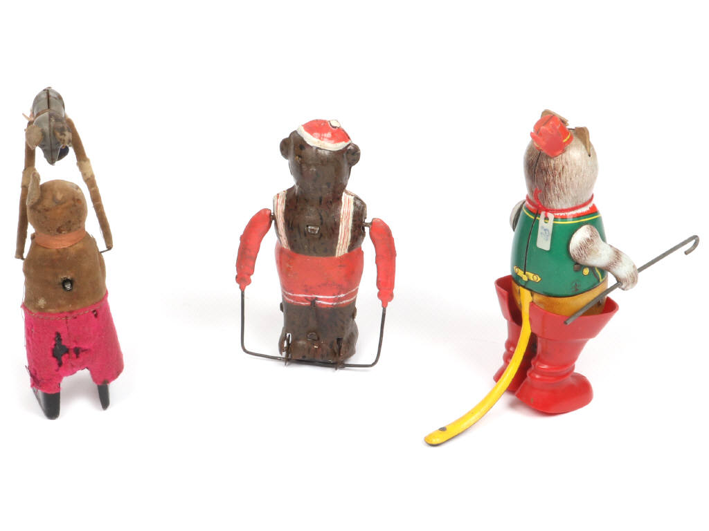 Lot 170 - DIVERS (3)