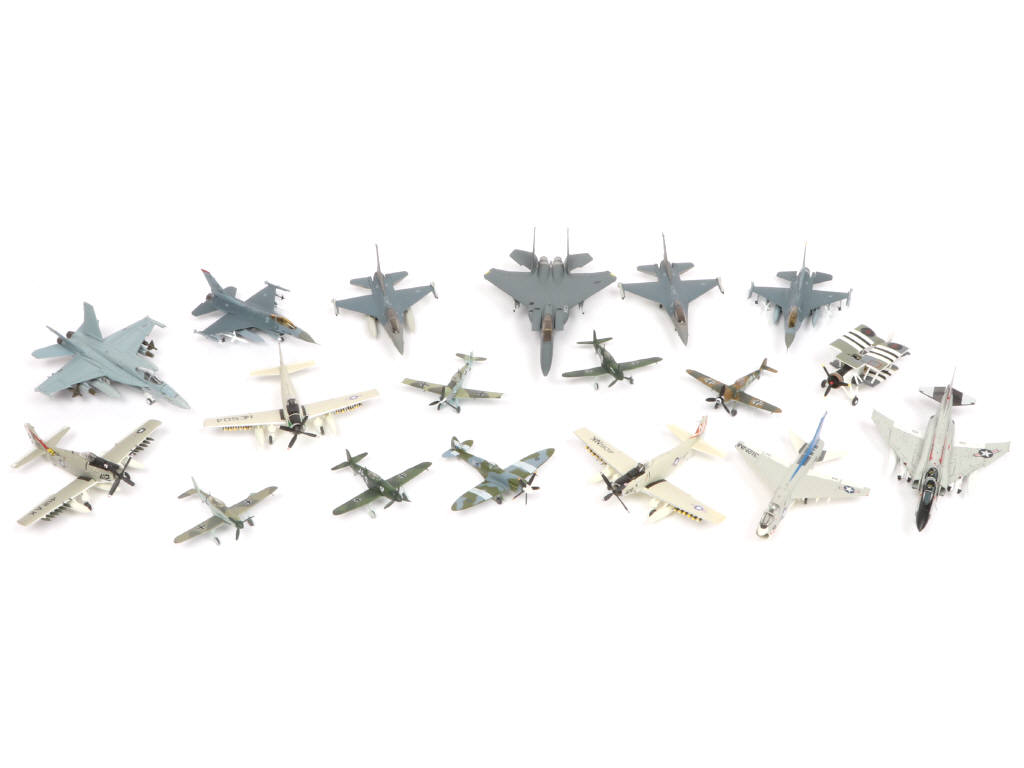 Lot 82 - DIVERS (18)