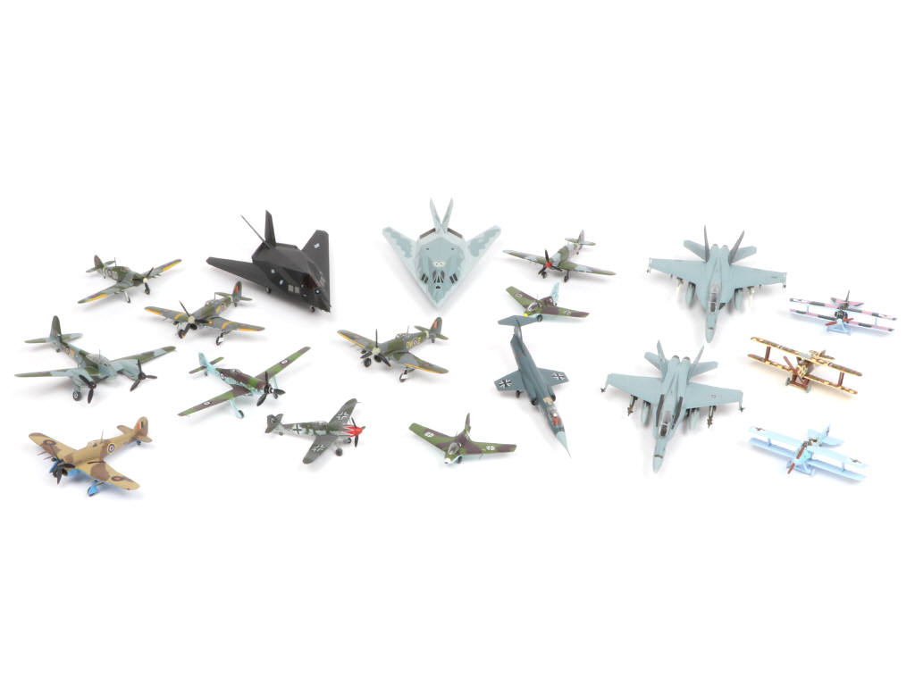Lot 84 - DIVERS (18)