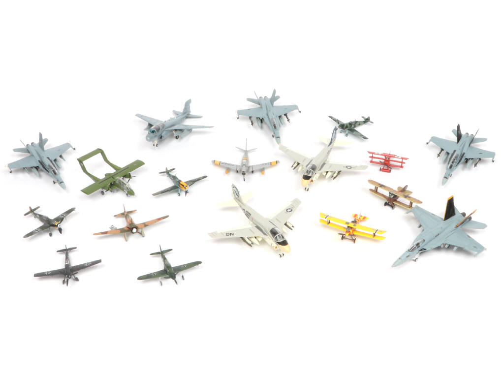 Lot 85 - DIVERS (18)