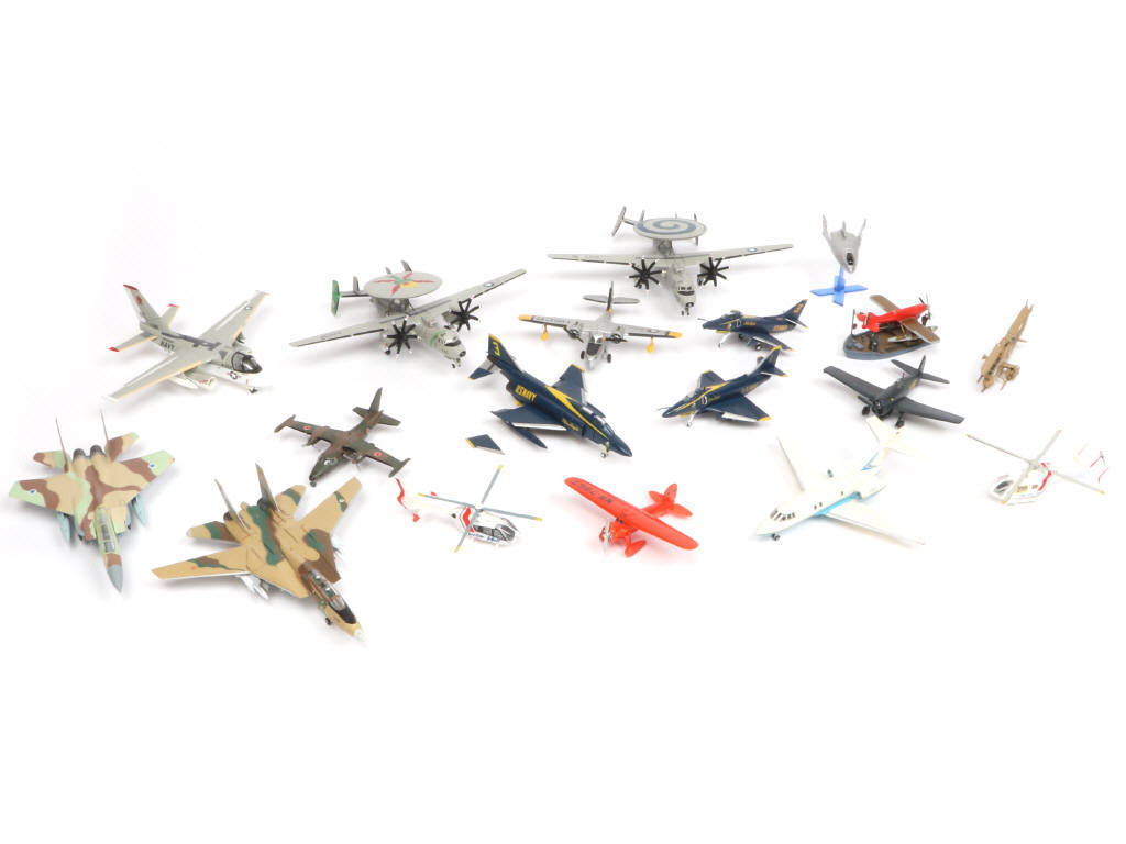Lot 120 - DIVERS (18)