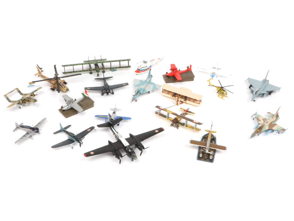 Lot 121 - DIVERS (18)