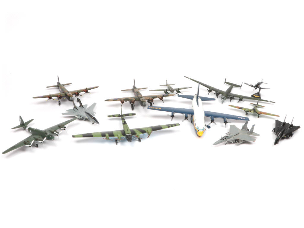 Lot 63 - DIVERS (12)