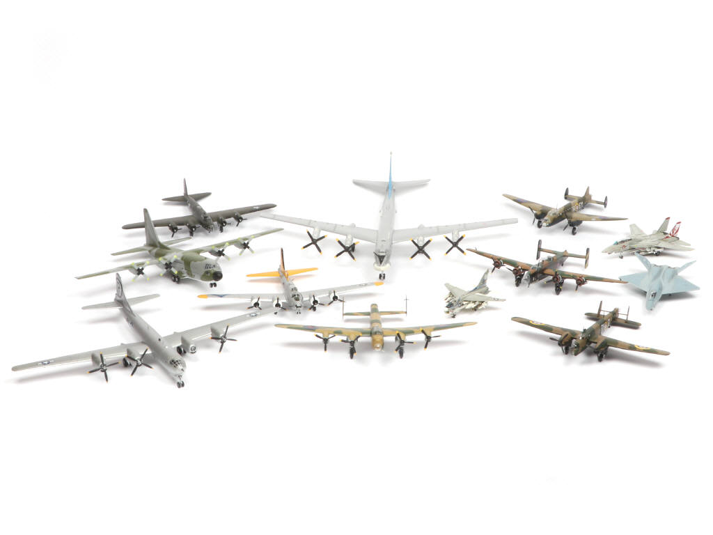 Lot 64 - DIVERS (12)