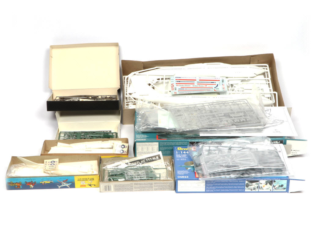 Lot 37 - REVELL (USA) (8)