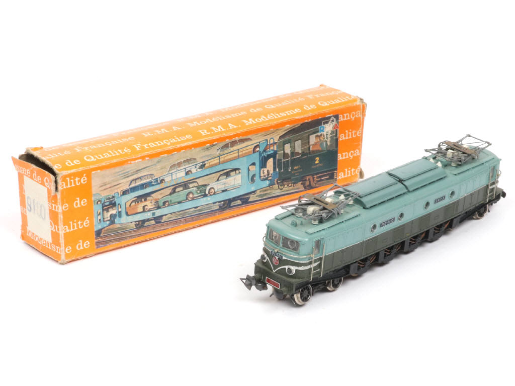 Lot 28 - R.M.A. 'HO' (FRANCE) (1)