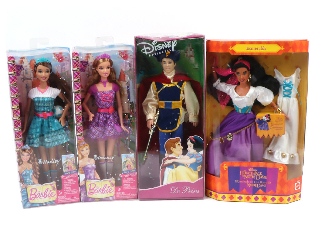 Lot 216 - DIVERS (4)