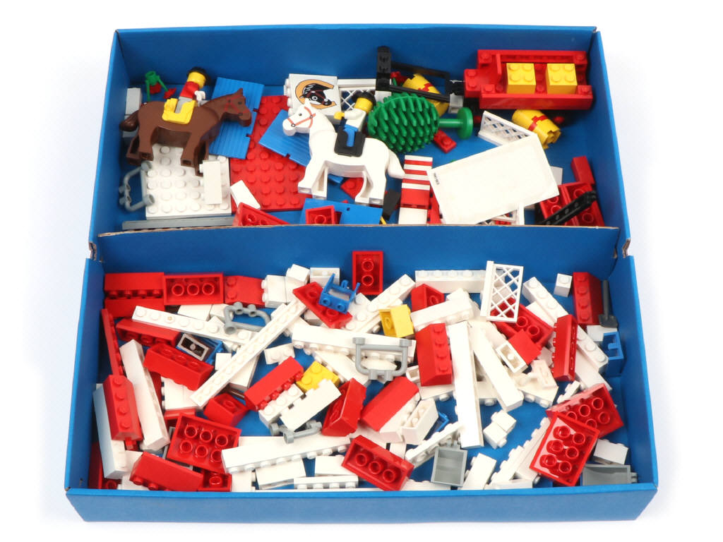 Lot 295 - LEGO (DANEMARK) (1)