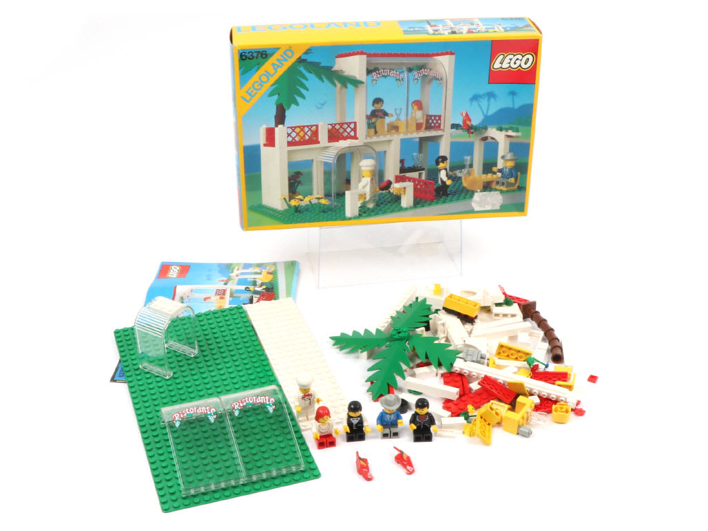Lot 299 - LEGO (DANEMARK) (1)