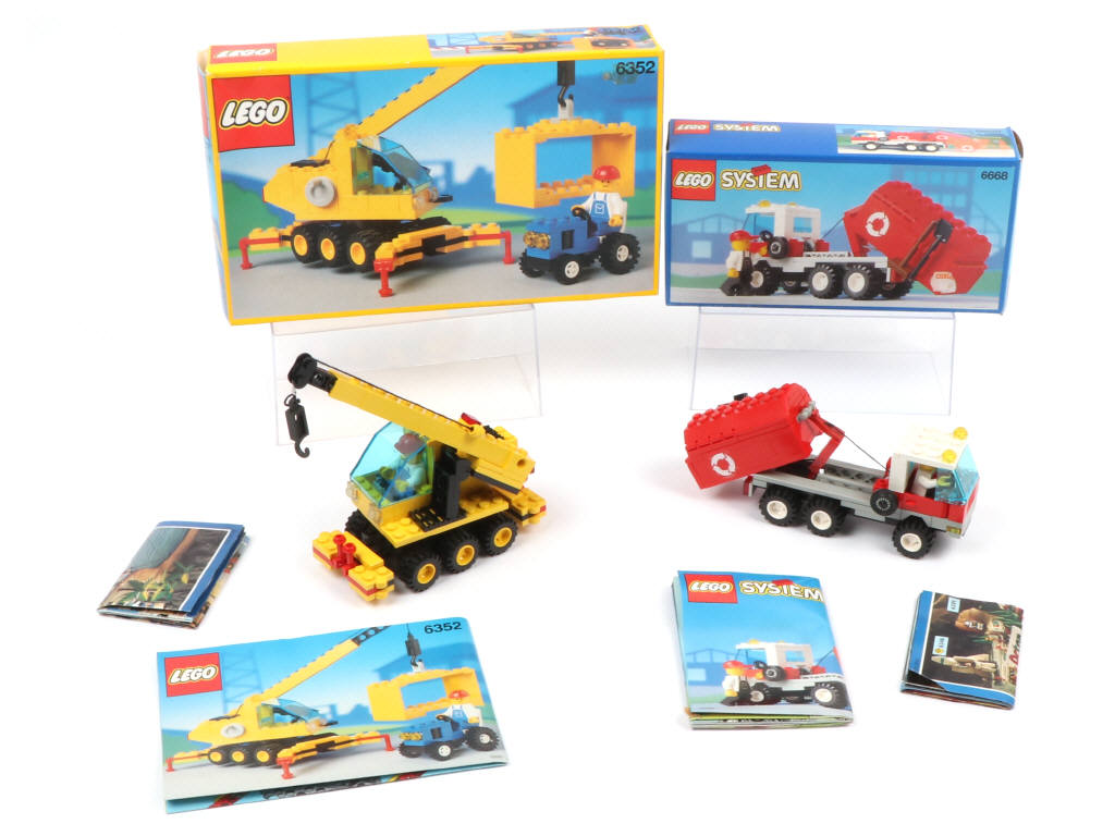 Lot 300 - LEGO (DANEMARK) (2)