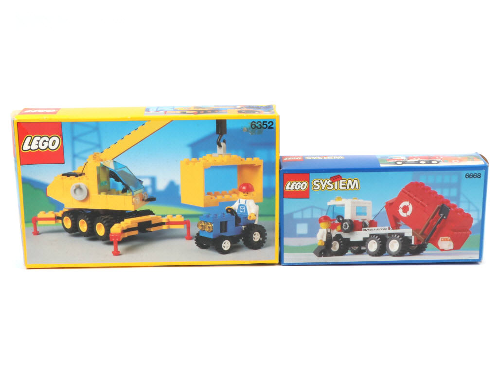 Lot 300 - LEGO (DANEMARK) (2)