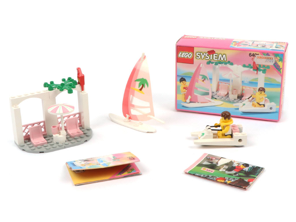 Lot 320 - LEGO (DANEMARK) (3)