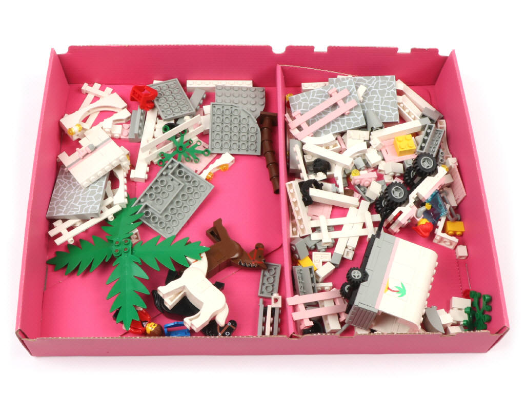 Lot 320 - LEGO (DANEMARK) (3)