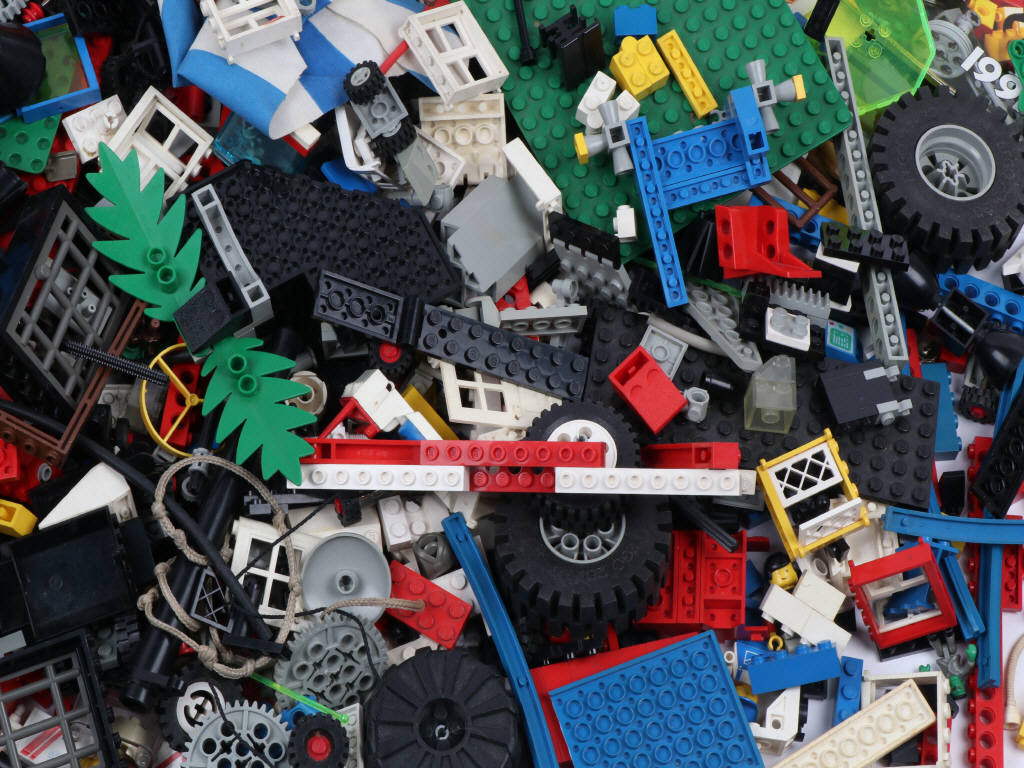 Lot 323 - LEGO (DANEMARK) (1)