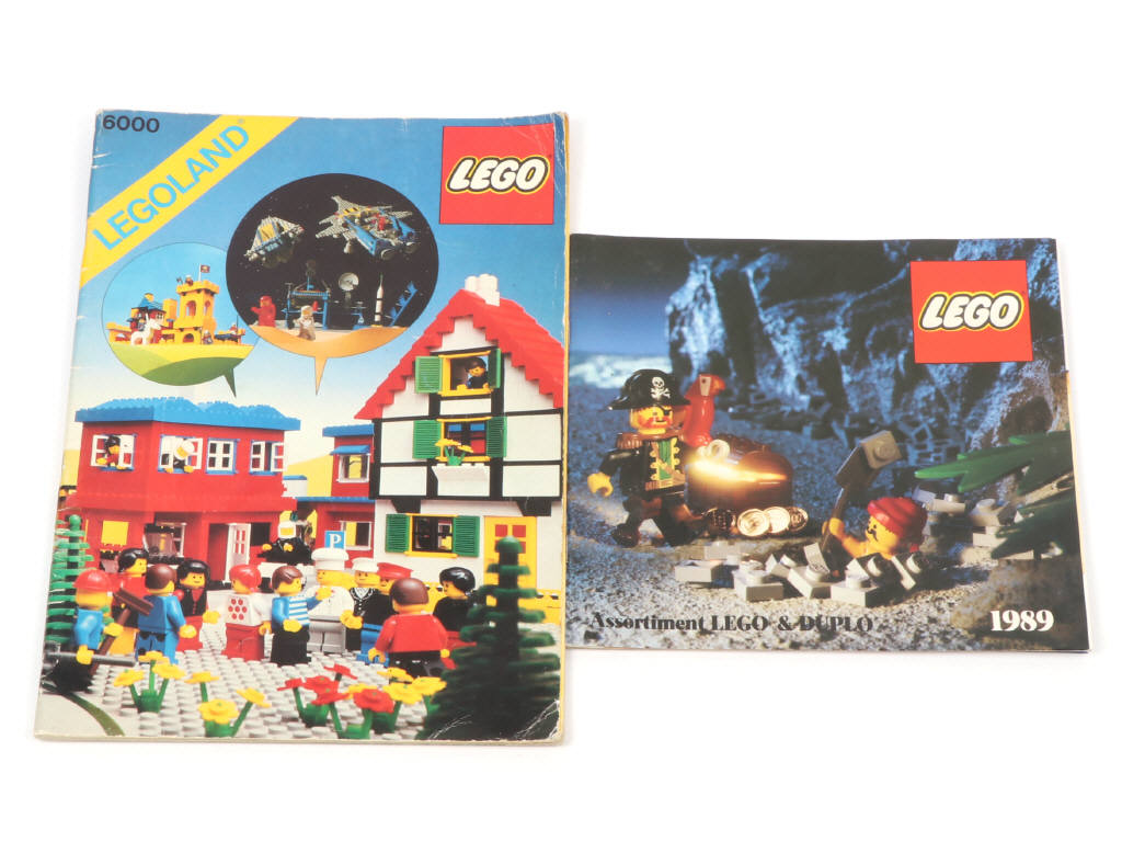 Lot 324 - LEGO (DANEMARK) (1)