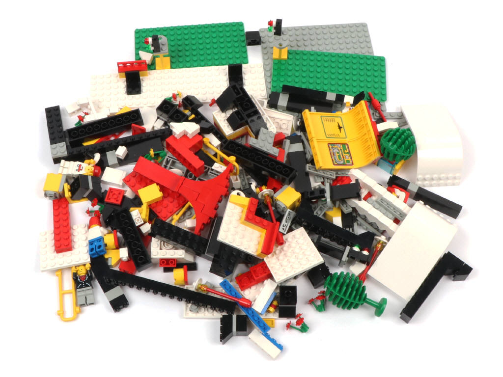 Lot 319 - LEGO (DANEMARK) (1)