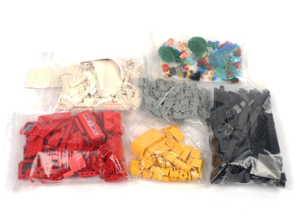 Lot 319 - LEGO (DANEMARK) (1)