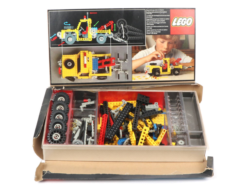 Lot 282 - LEGO (DANEMARK) (3)