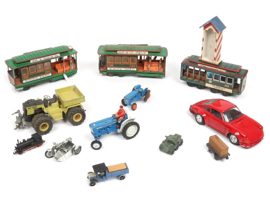 Lot 122 - DIVERS (13)