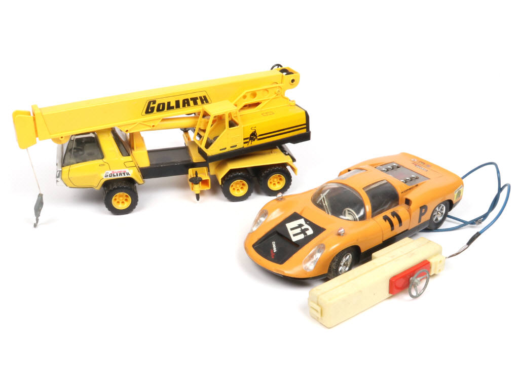 Lot 110 - DIVERS (2)