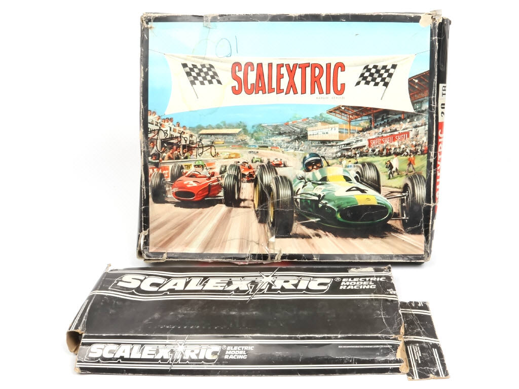 Lot 119 - SCALEXTRIC (FRANCE) (1)
