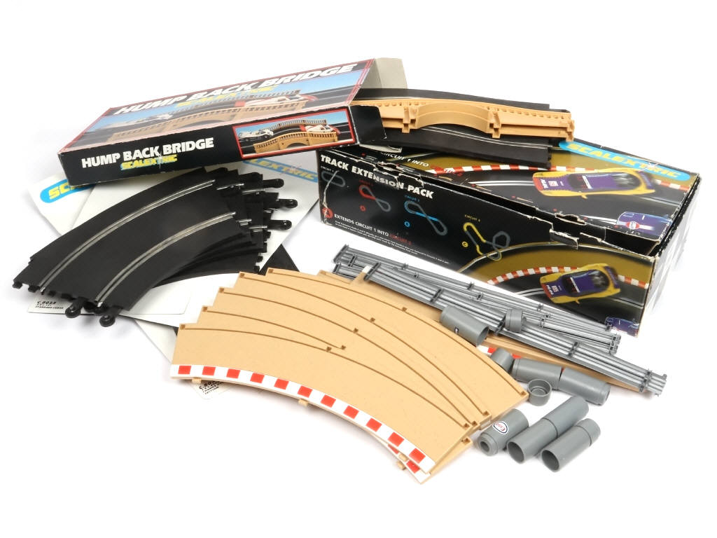Lot 125 - SCALEXTRIC (2)