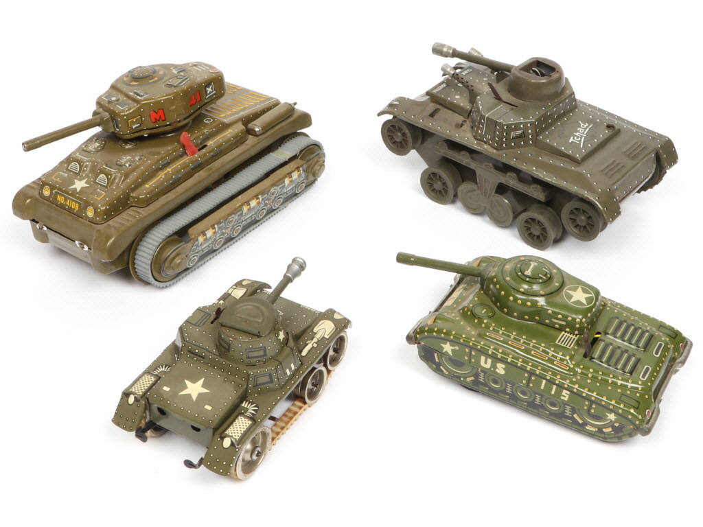 Lot 144 - DIVERS (4)