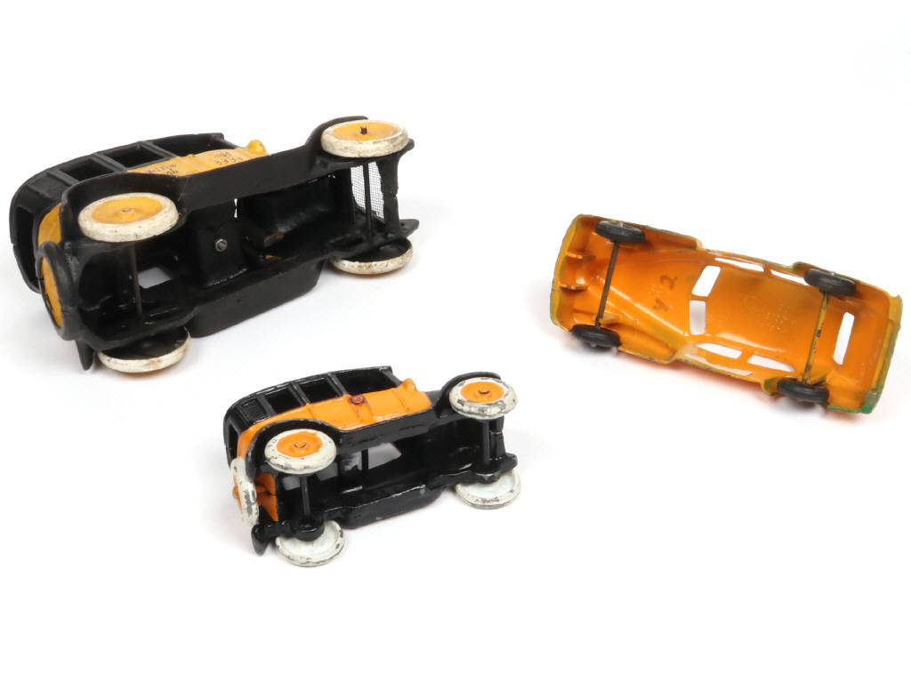 Lot 85 - DIVERS (3)