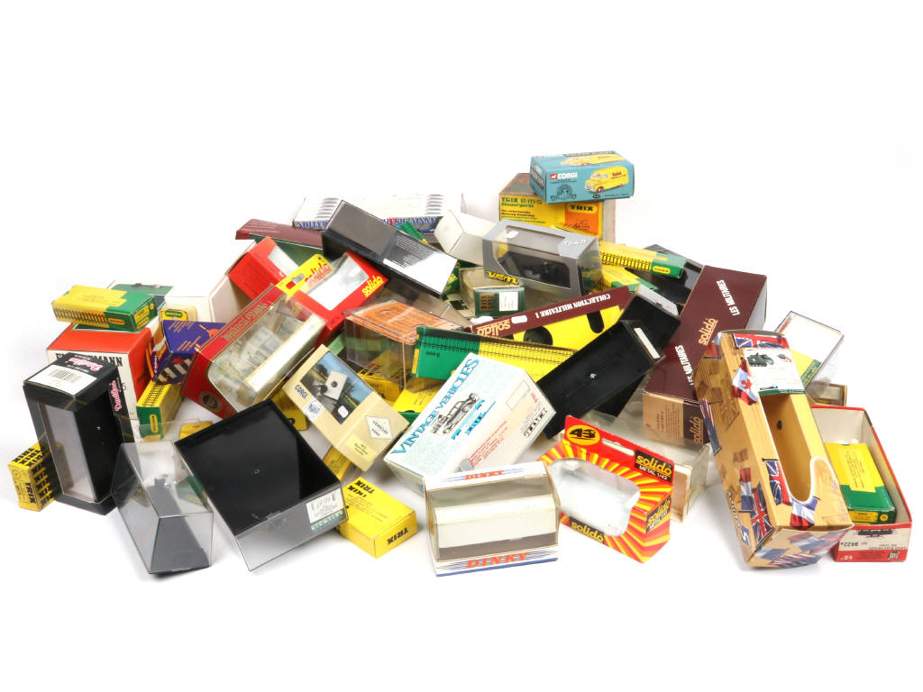 Lot 139 - DIVERS (100)