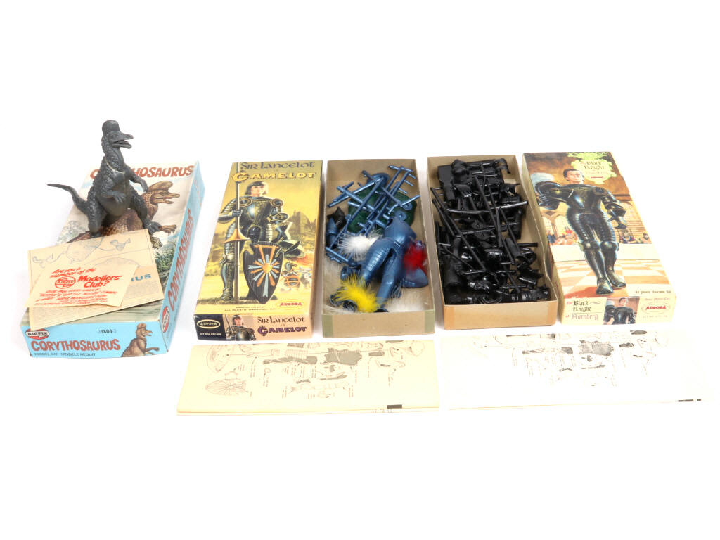 Lot 83 - DIVERS (3)