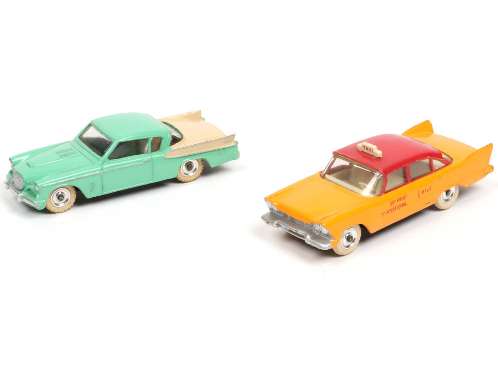 Lot 292 - DINKY TOYS (GB) (2)