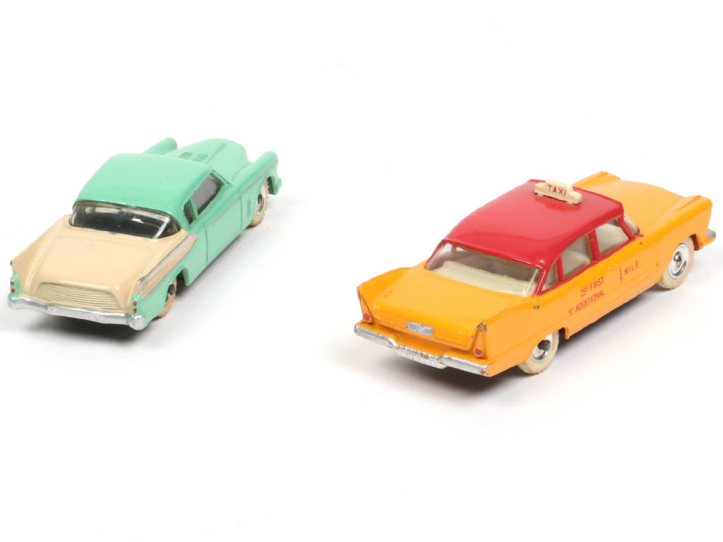 Lot 292 - DINKY TOYS (GB) (2)