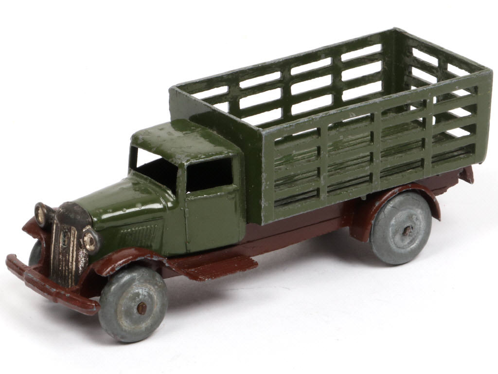 Lot 296 - DINKY TOYS (1)